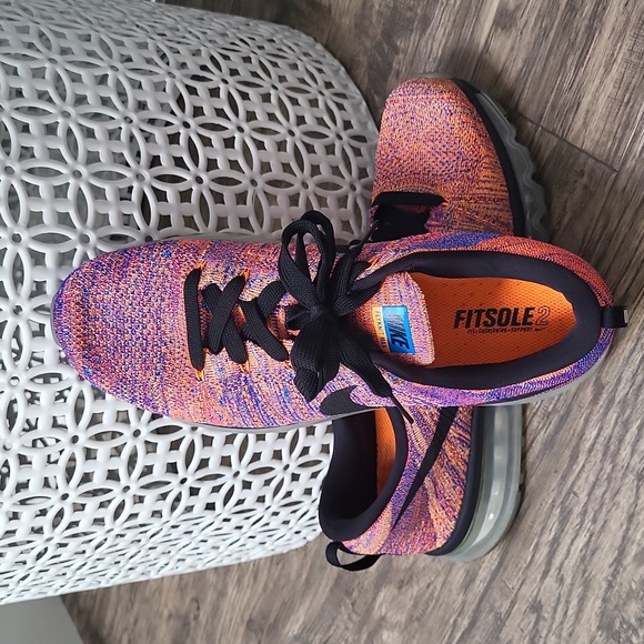 Nike - Picture 2 of 5